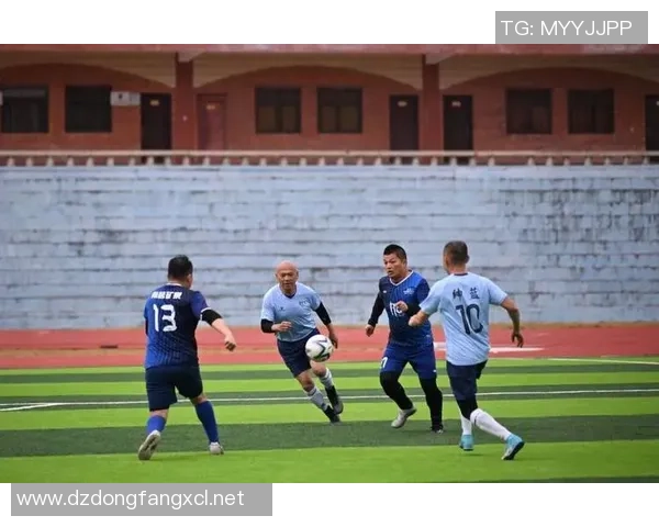 足球荷花绽放青春激情展现团队精神与梦想追逐的美丽画卷